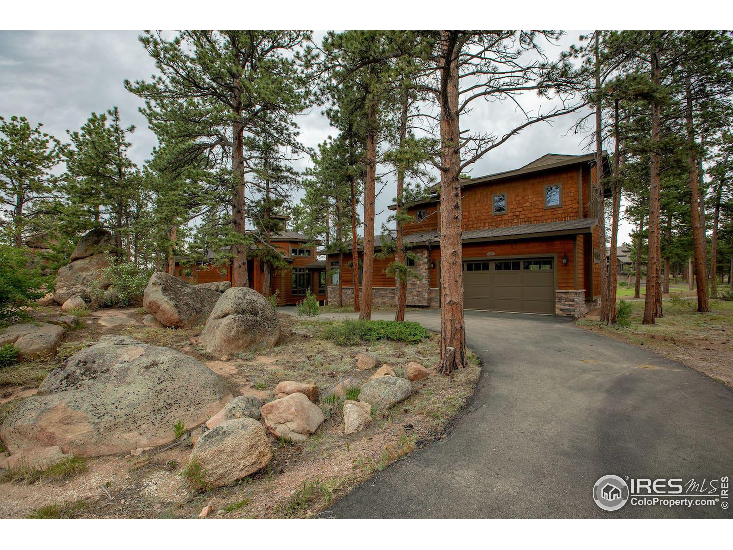 2085 Fox Acres Dr E