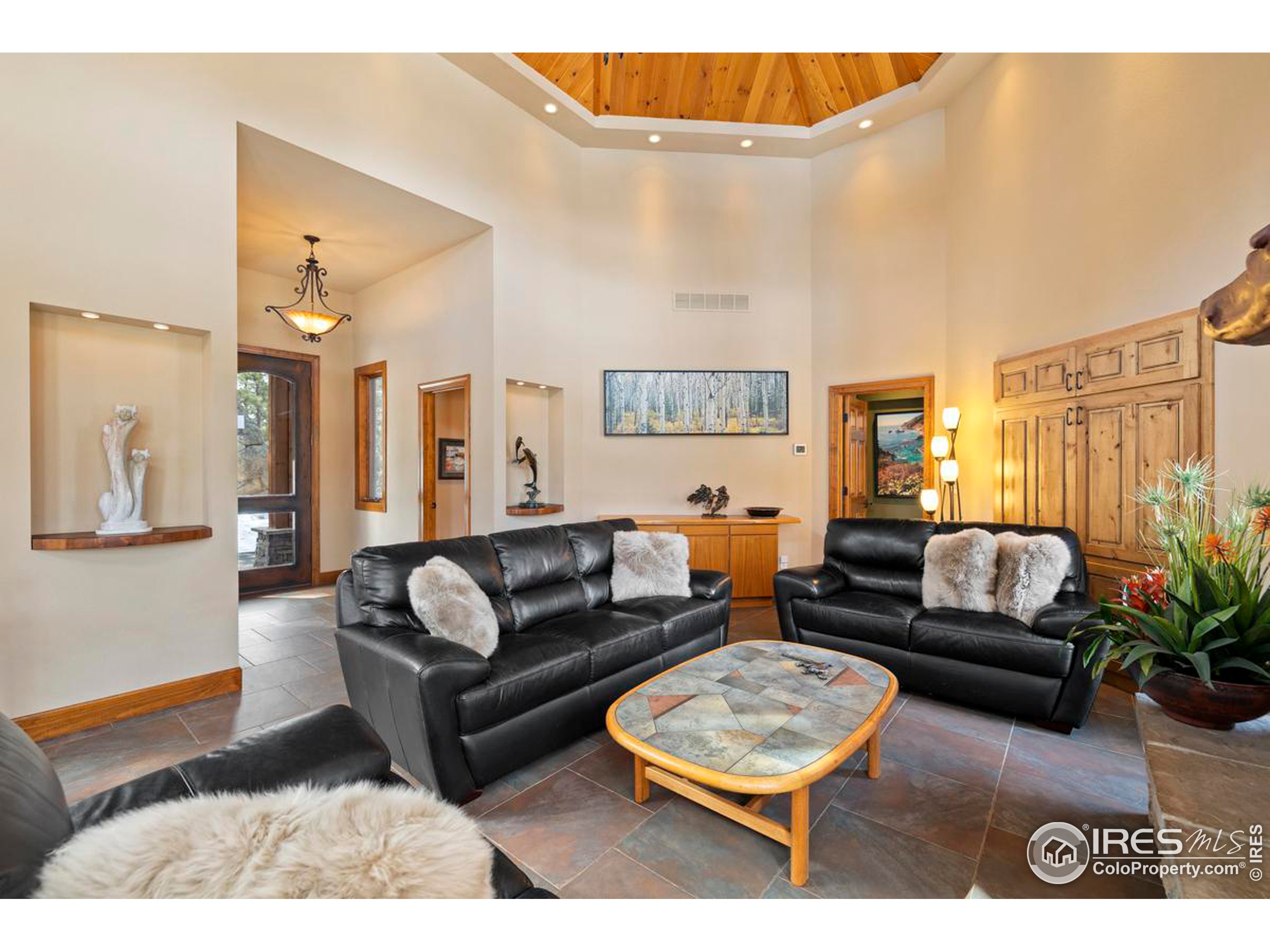 2085 Fox Acres Dr E