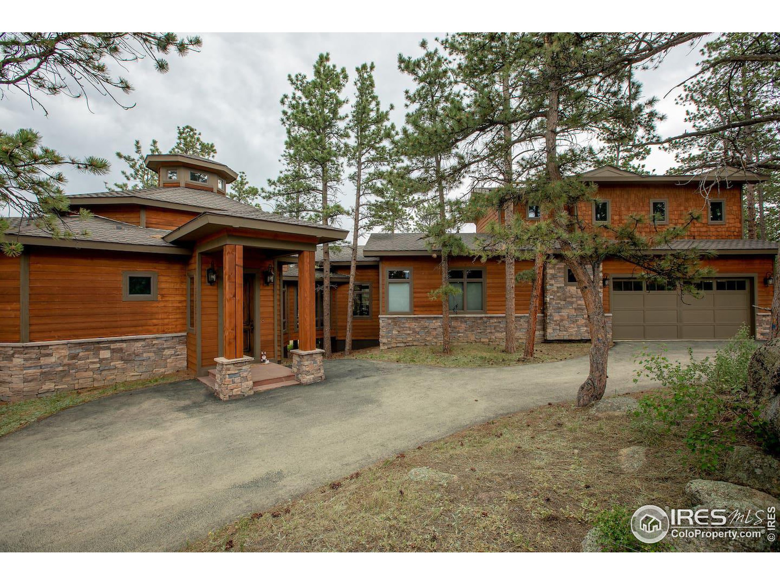 2085 Fox Acres Dr E