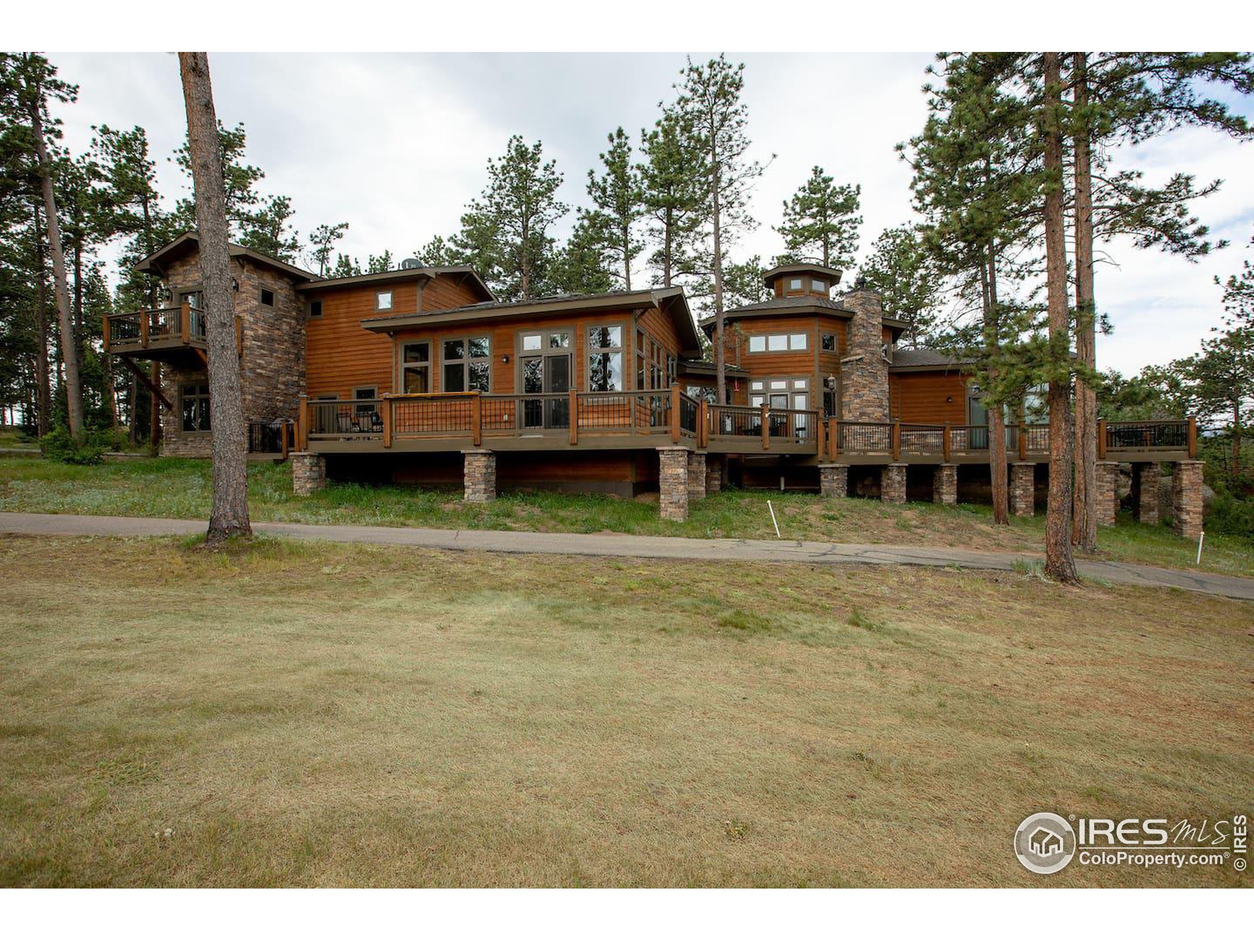2085 Fox Acres Dr E