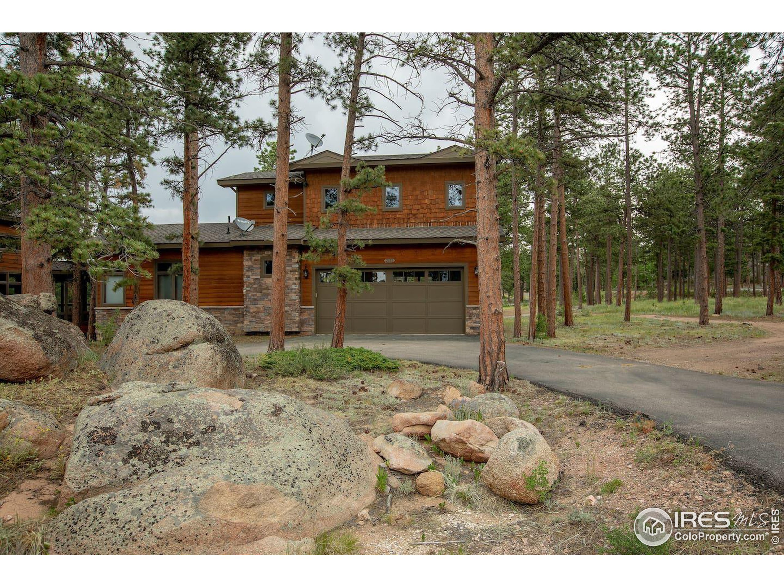 2085 Fox Acres Dr E