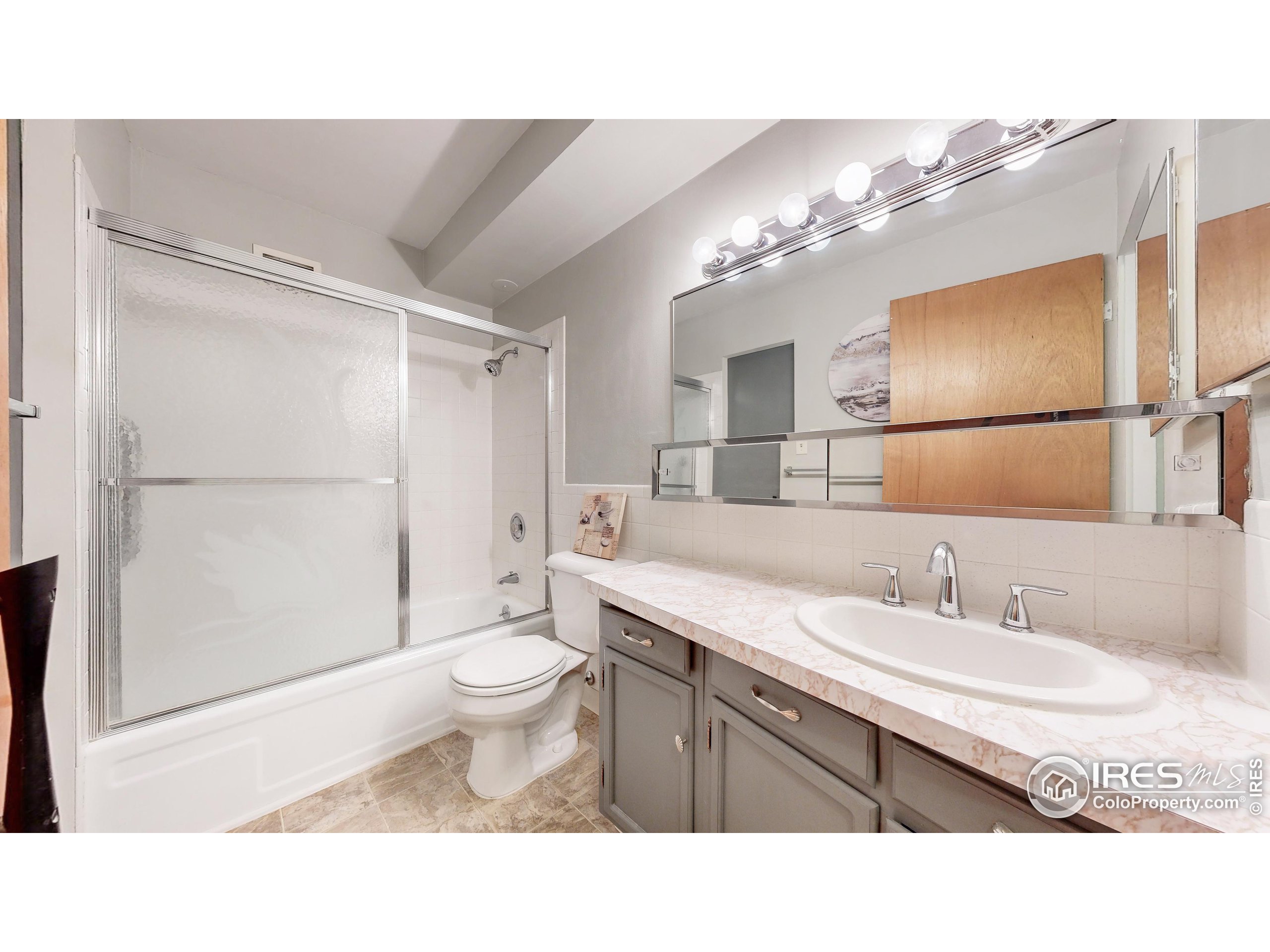 9360 E Center Ave Unit: B