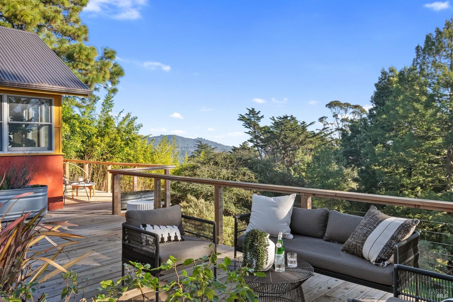 328 Panoramic Highway