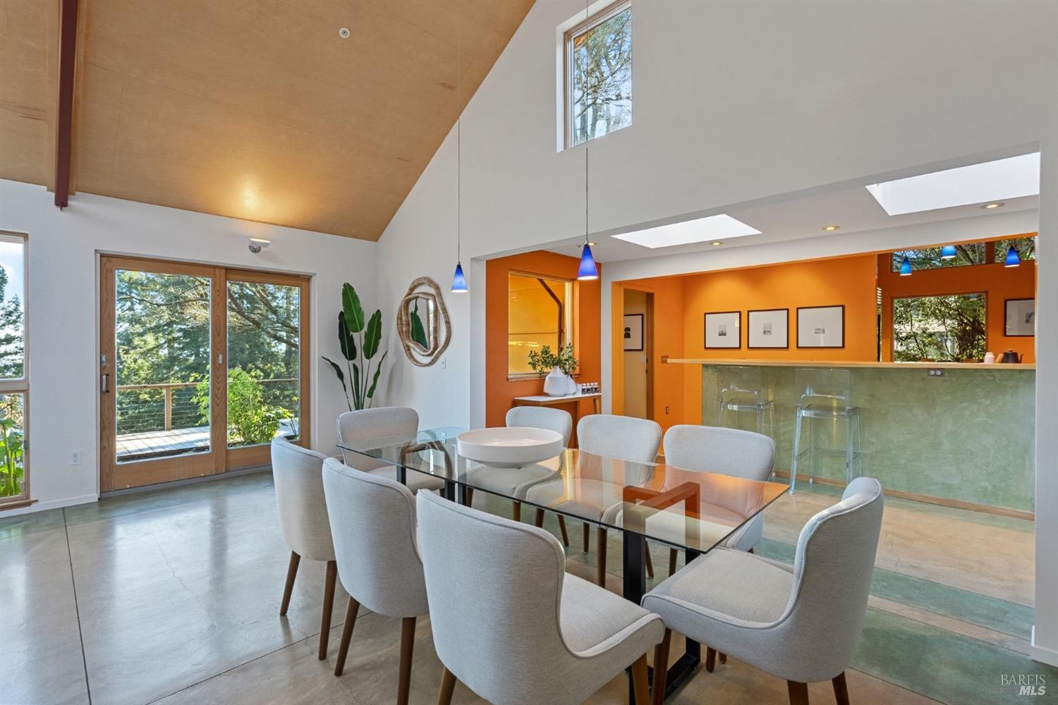 328 Panoramic Highway