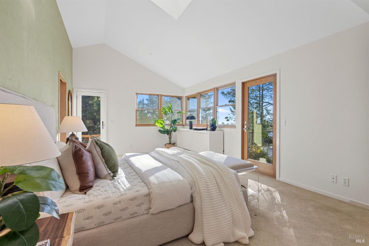 328 Panoramic Highway