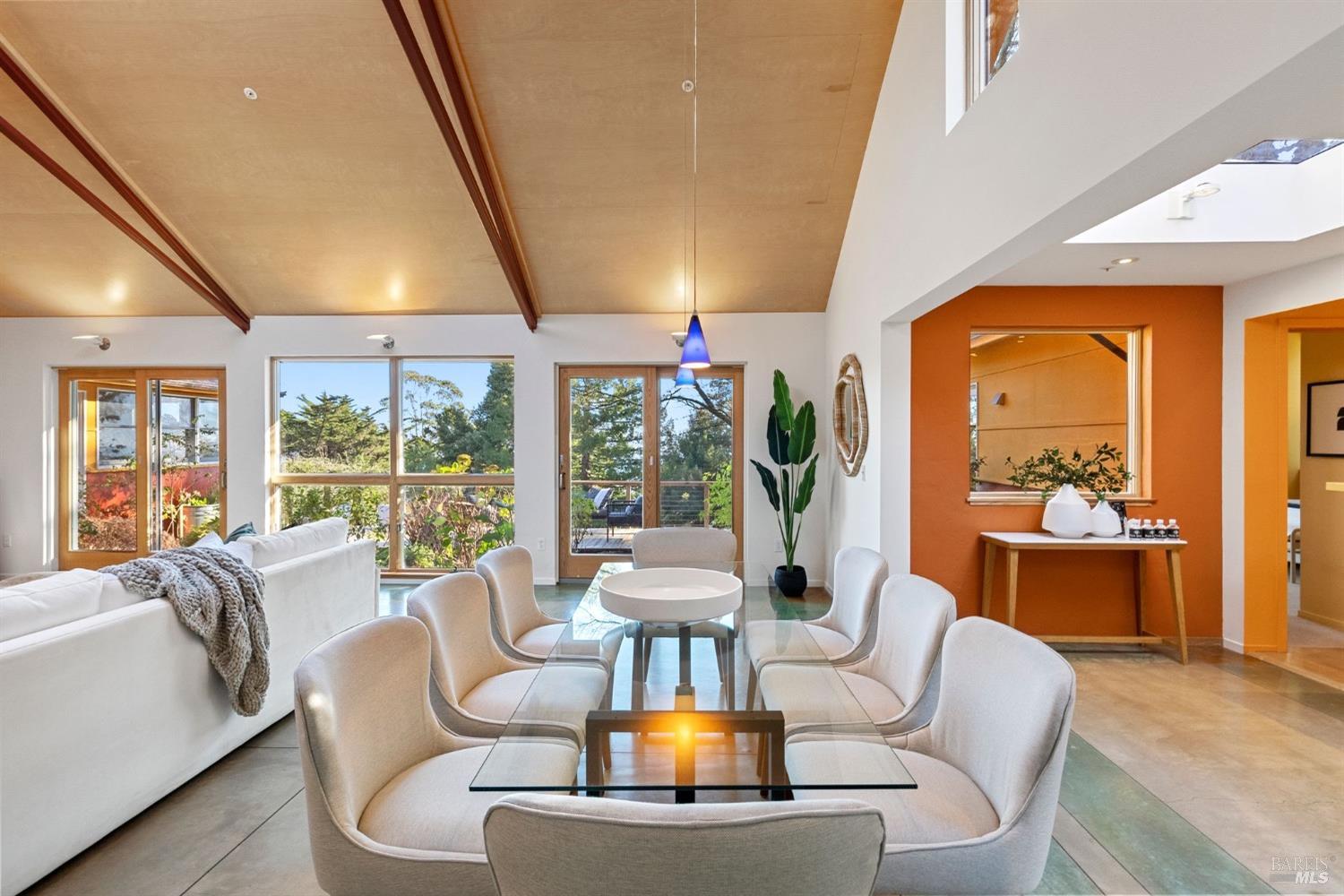 328 Panoramic Highway