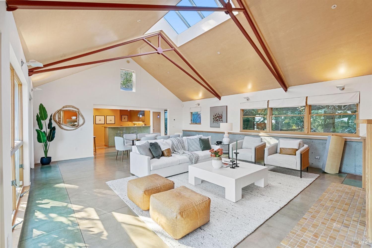 328 Panoramic Highway