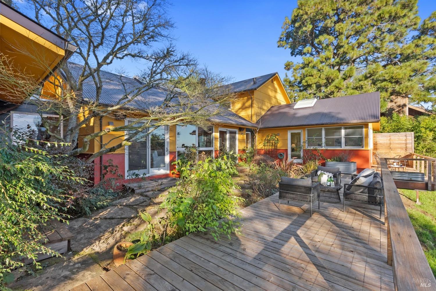 328 Panoramic Highway