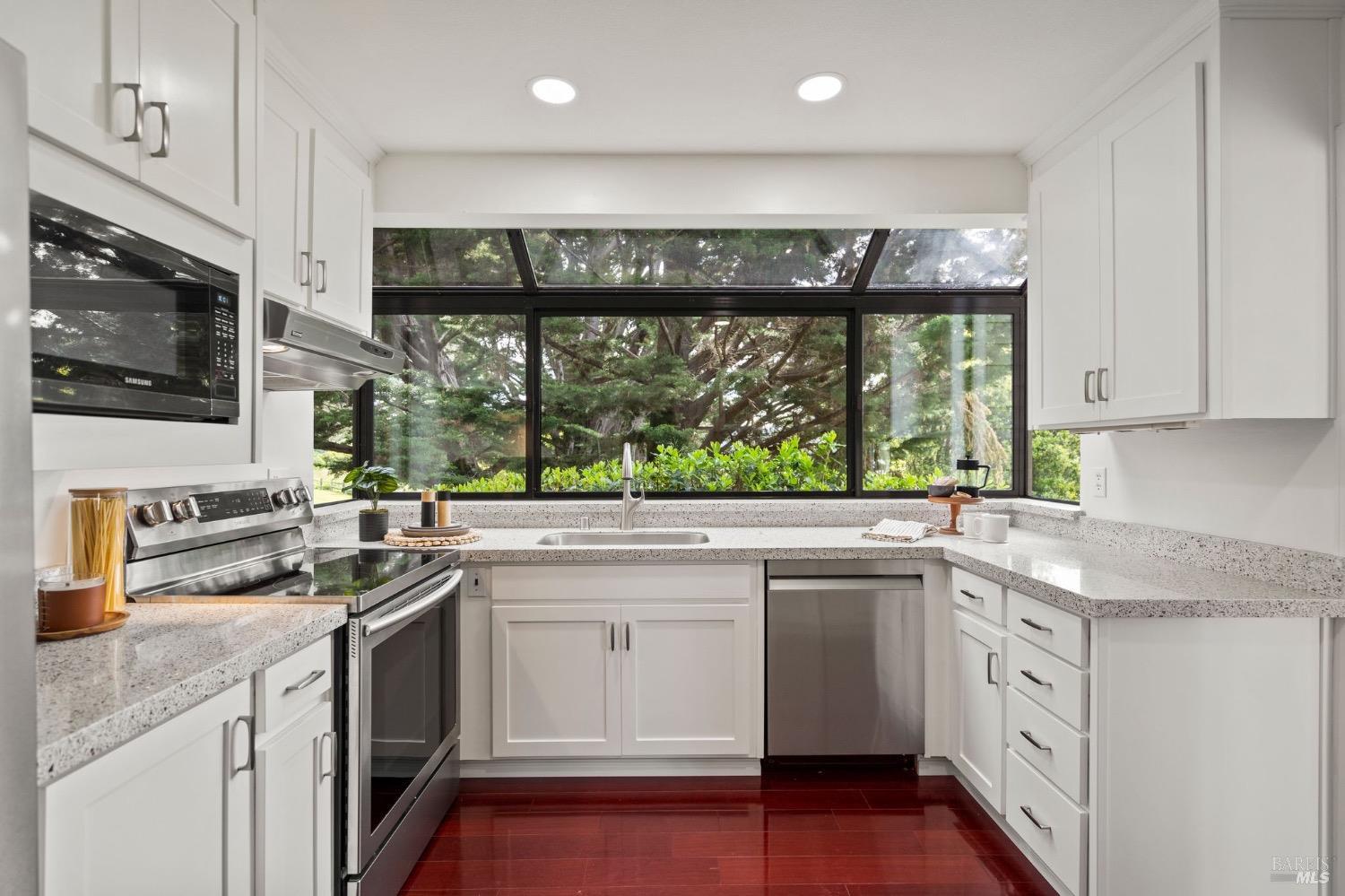 56 Eucalyptus Knoll St