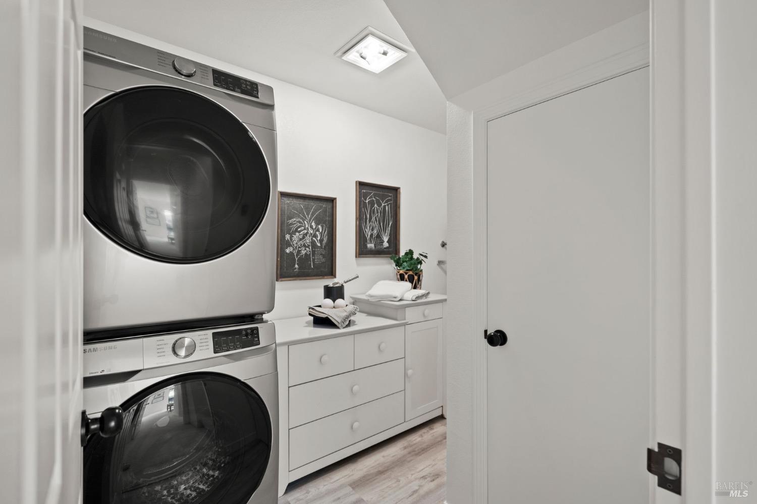 56 Eucalyptus Knoll St