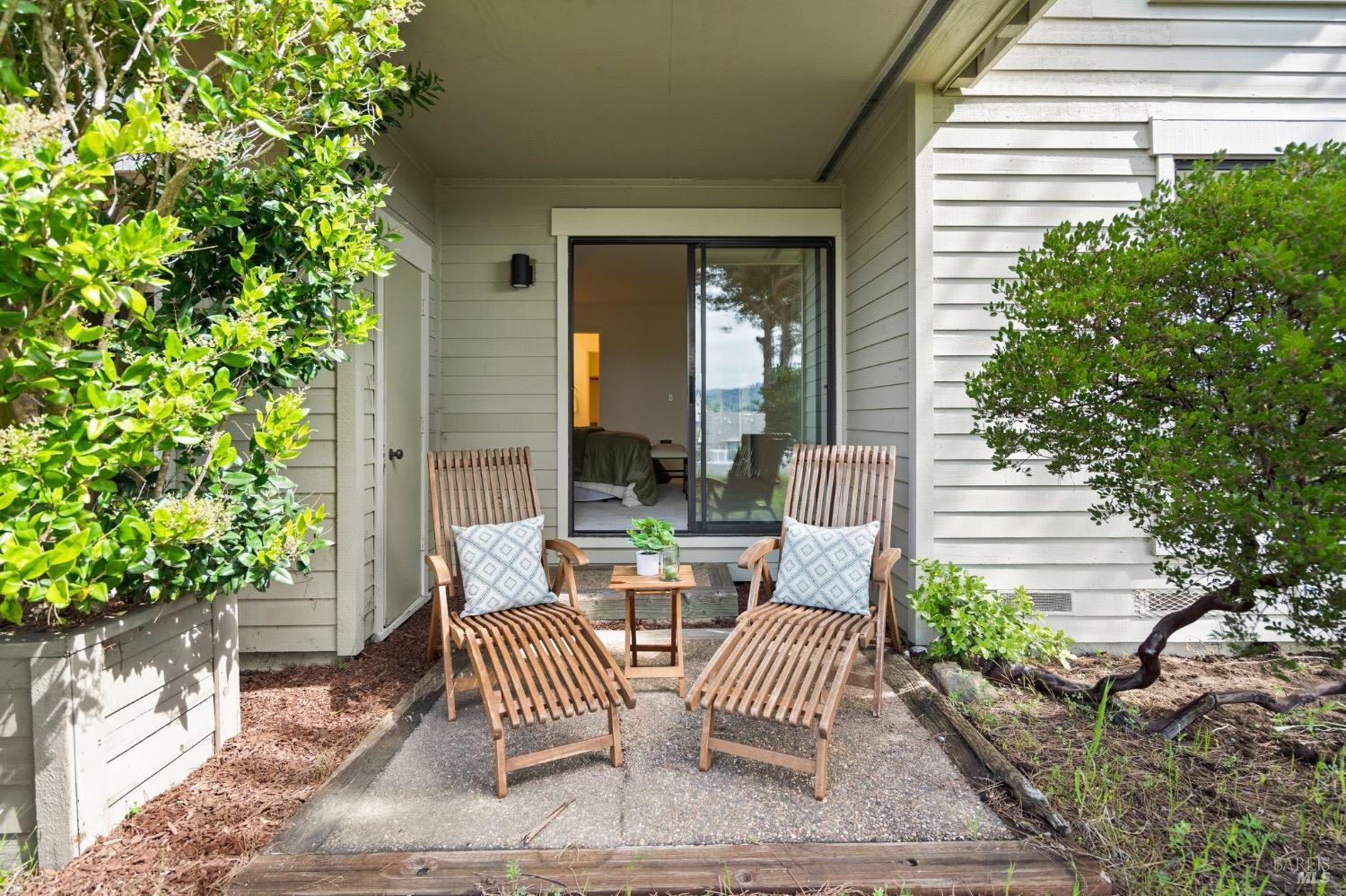 56 Eucalyptus Knoll St