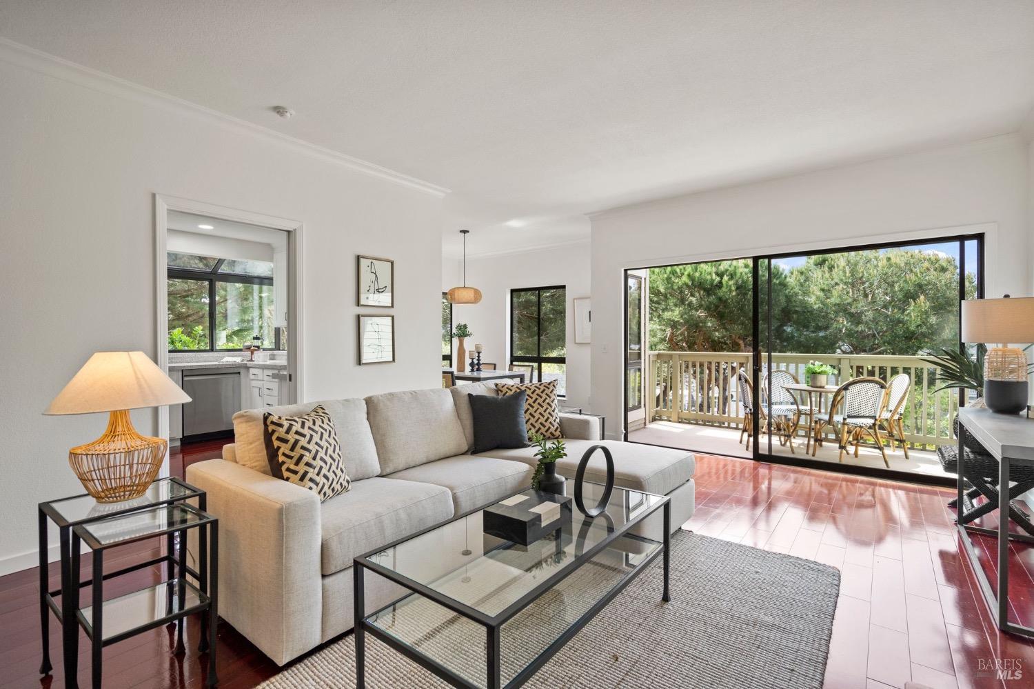 56 Eucalyptus Knoll St