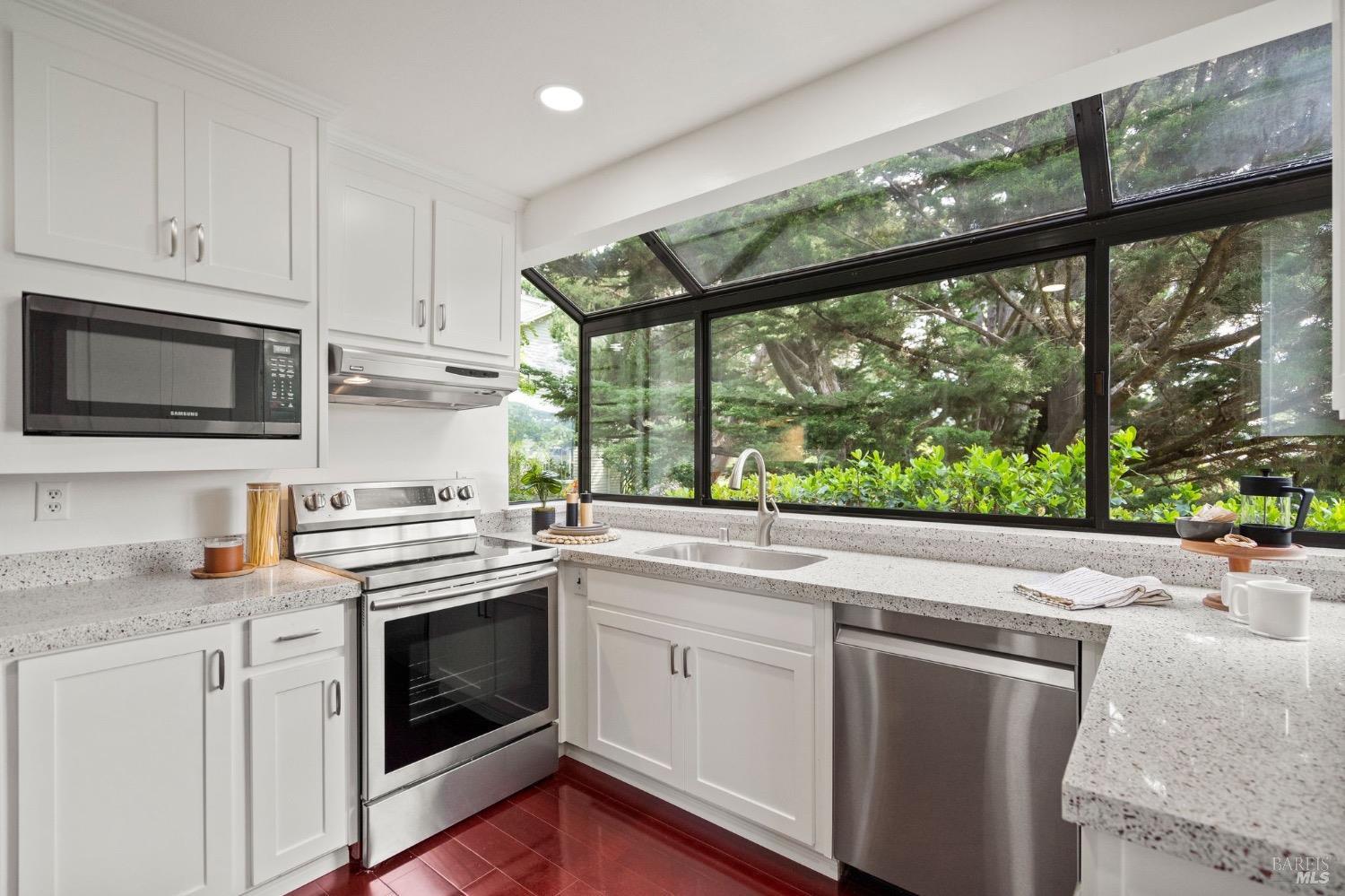 56 Eucalyptus Knoll St