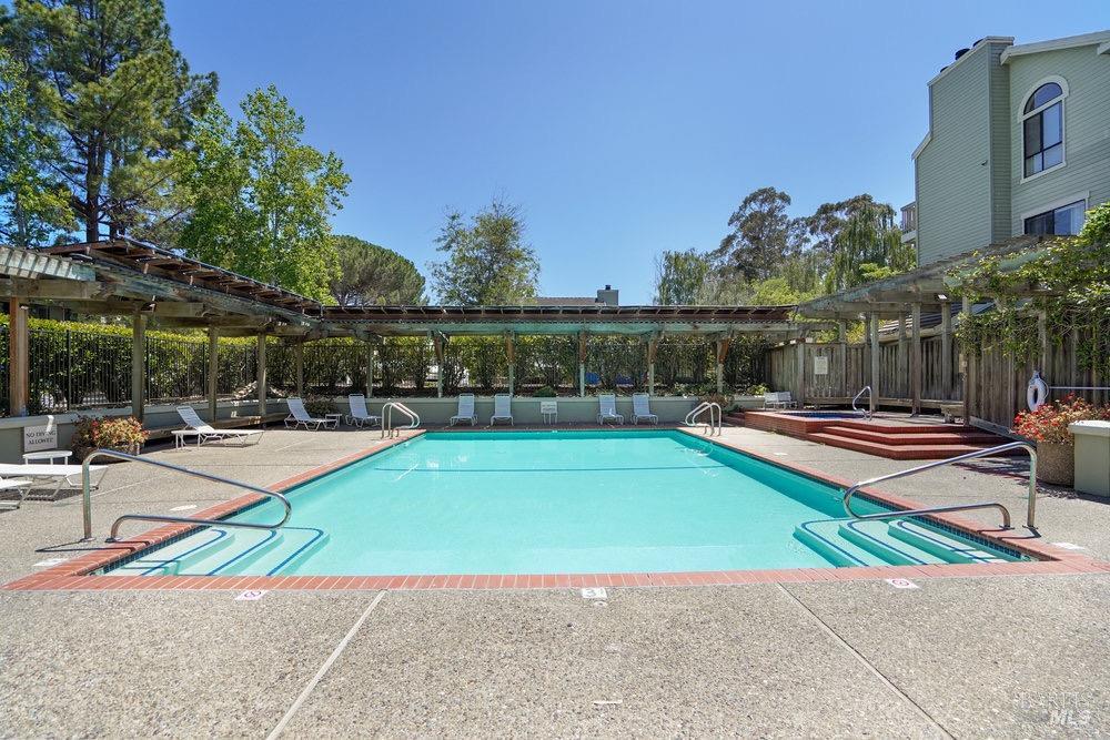 56 Eucalyptus Knoll St