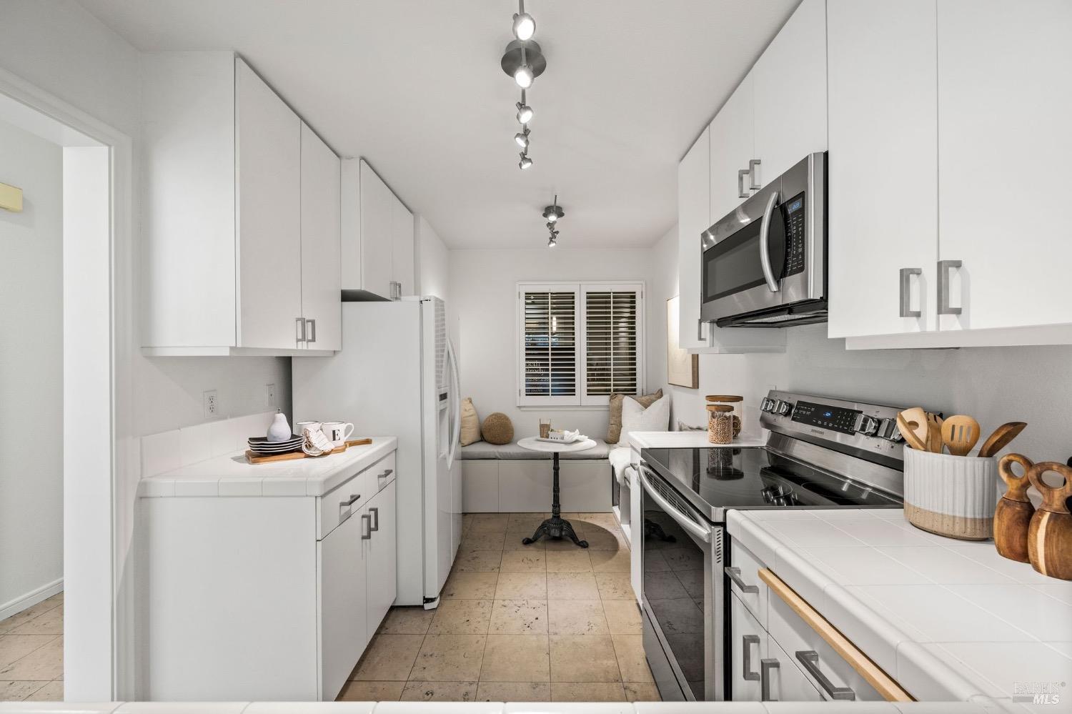 113 Eucalyptus Knoll St