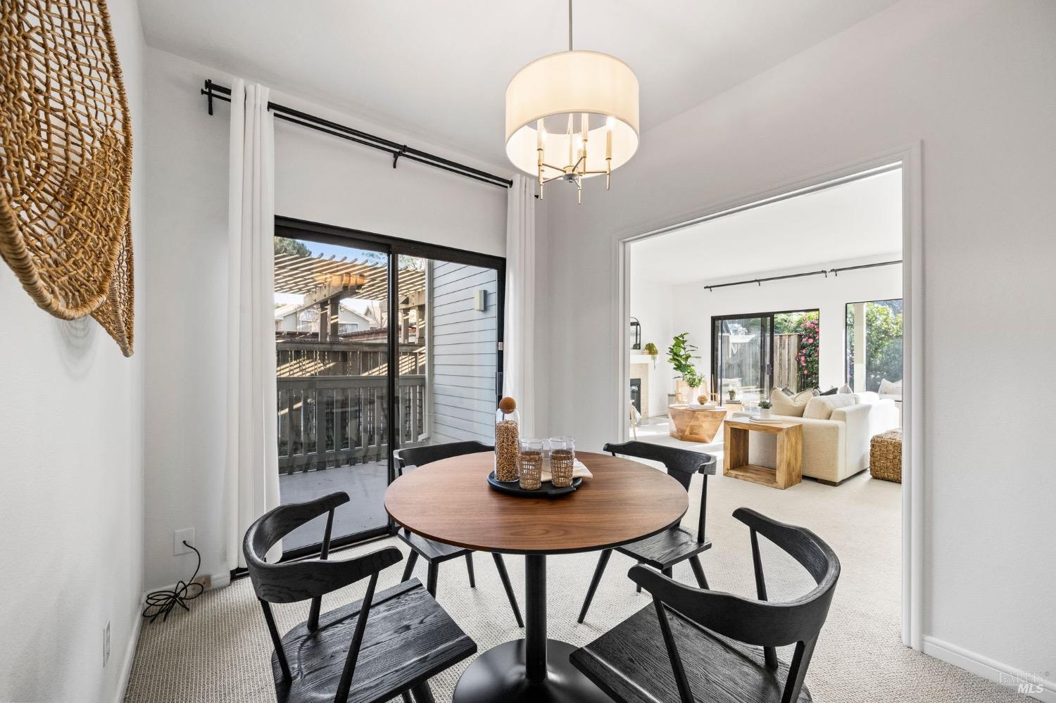 113 Eucalyptus Knoll St