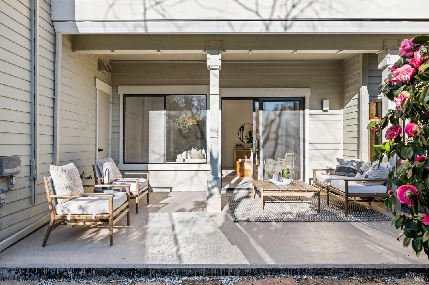 113 Eucalyptus Knoll St