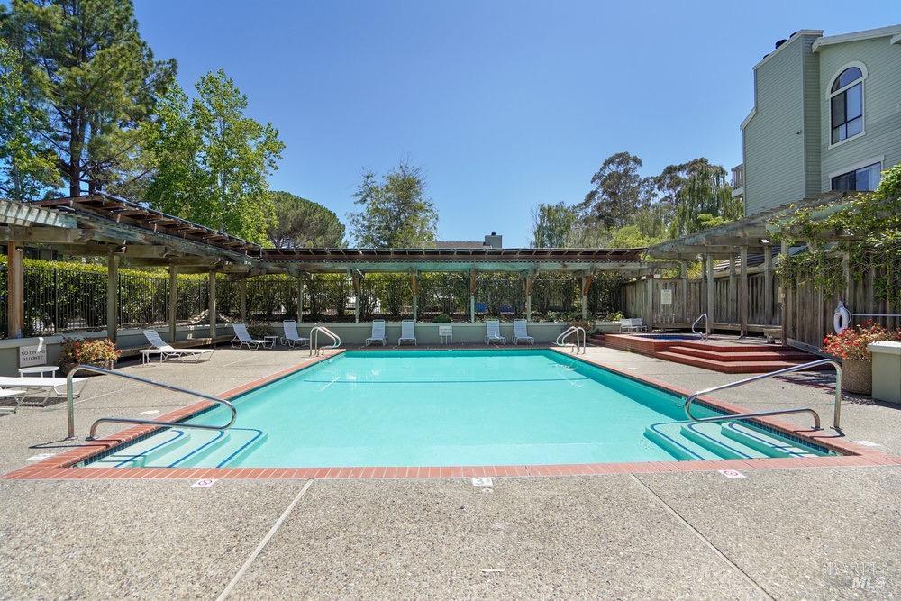 113 Eucalyptus Knoll St