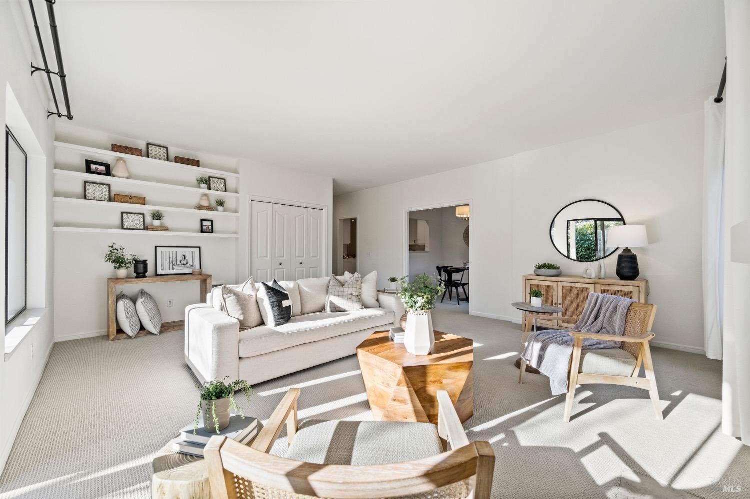 113 Eucalyptus Knoll St