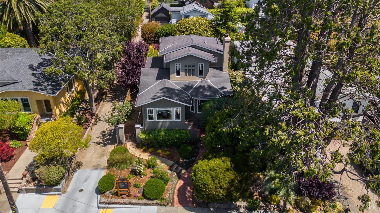 119 Sunnyside Ave