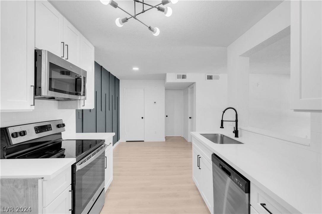 221 Mission Newport Lane 202