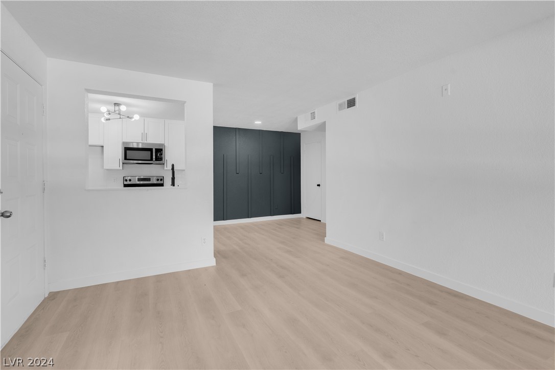 221 Mission Newport Lane 202