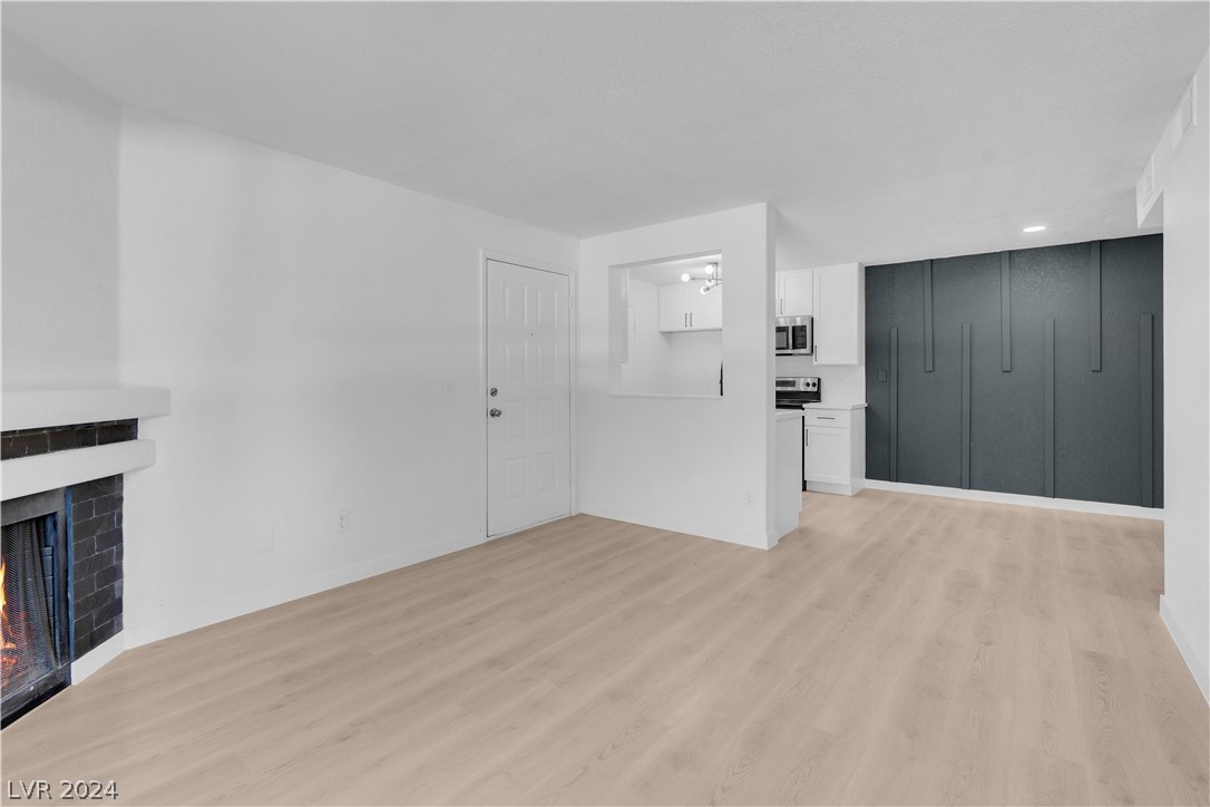 221 Mission Newport Lane 202