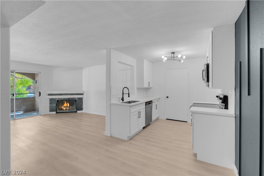 221 Mission Newport Lane 202