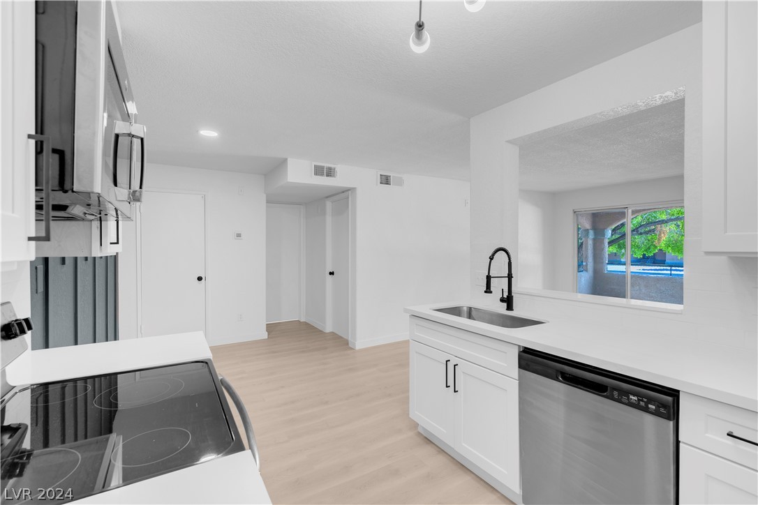 221 Mission Newport Lane 202