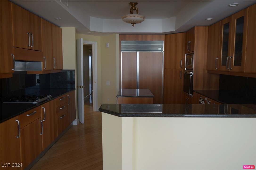 2747 Paradise Road 2001