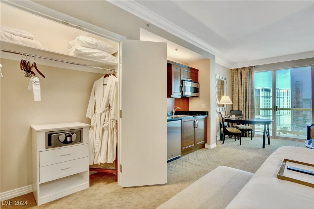 125 East Harmon Avenue 3611