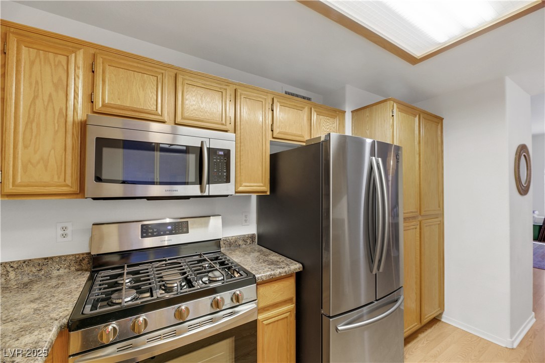 3125 North Buffalo Drive 2136