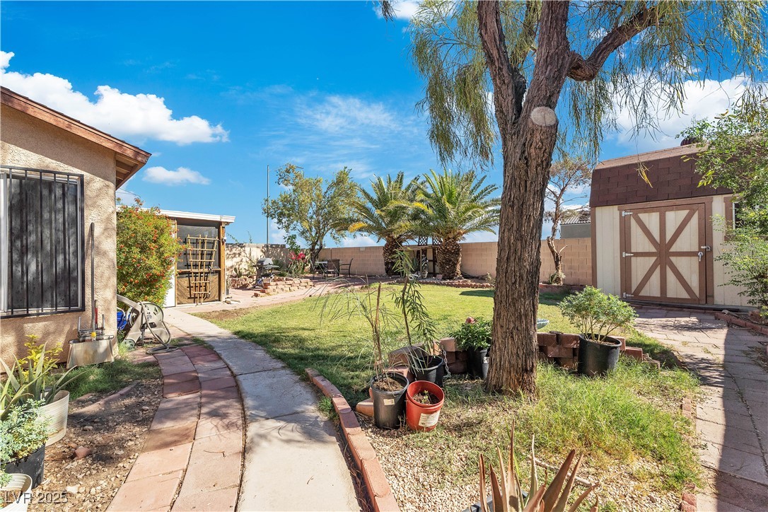2482 Desert Glow Court