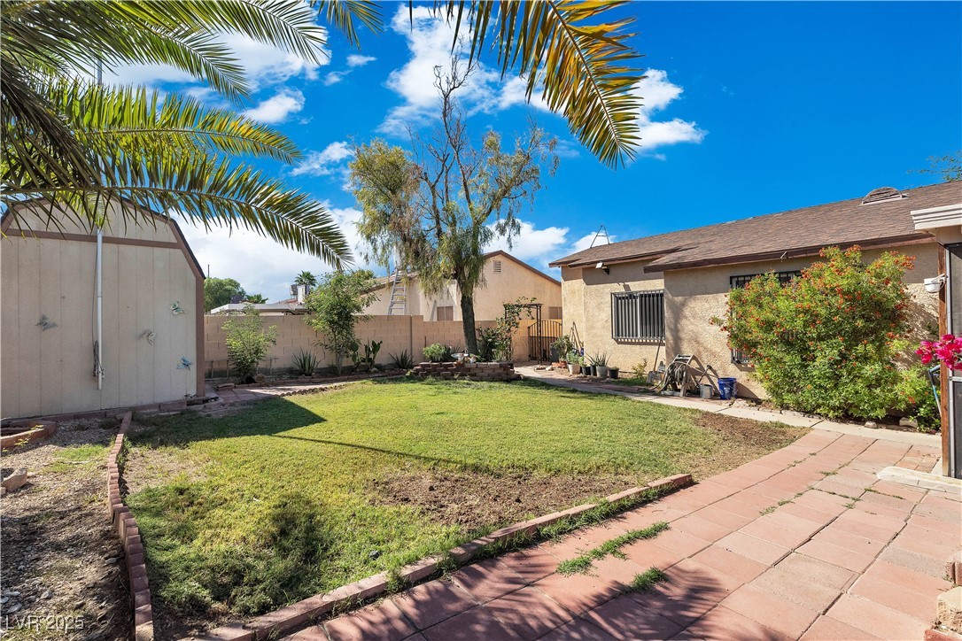 2482 Desert Glow Court