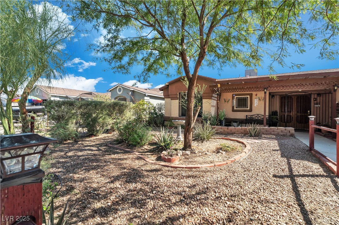 2482 Desert Glow Court