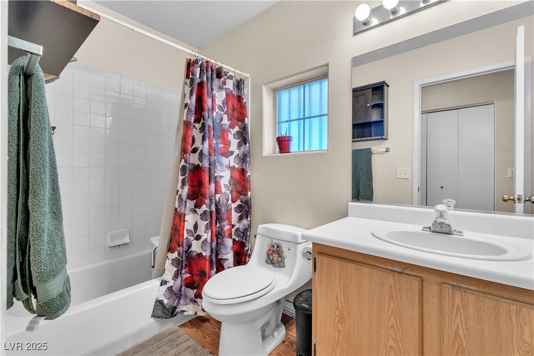 2482 Desert Glow Court
