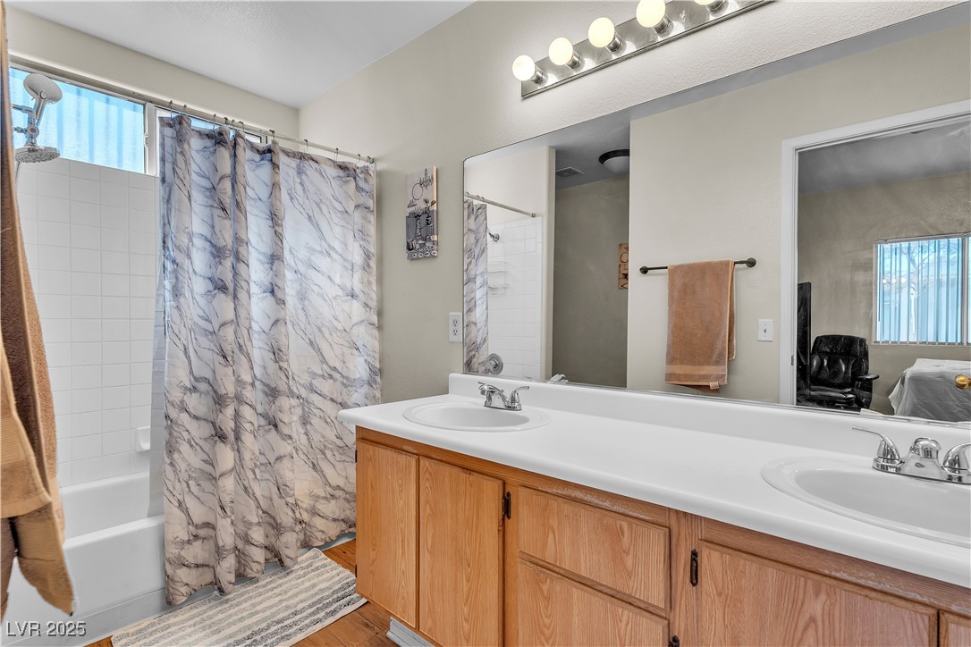 2482 Desert Glow Court