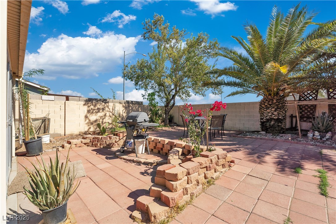 2482 Desert Glow Court