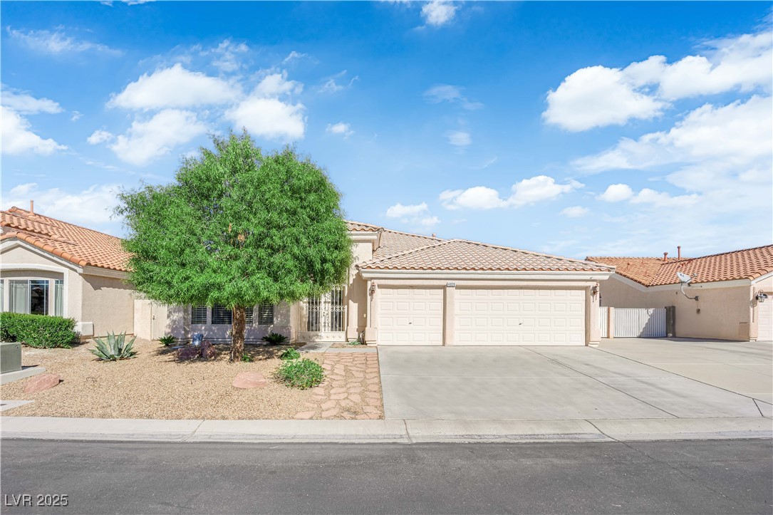 4920 Encore Paradise Avenue