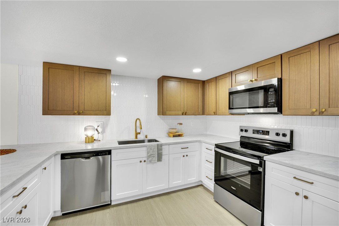3376 Knollwood Court