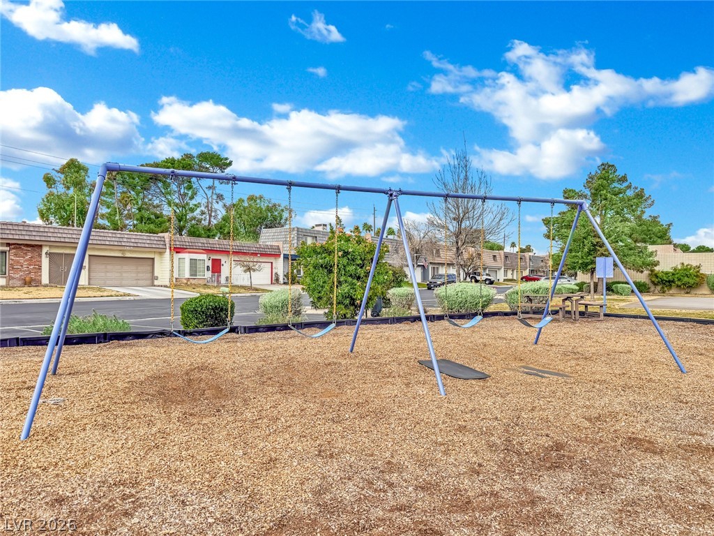 3376 Knollwood Court