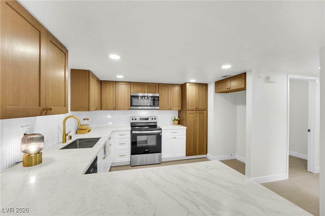 3376 Knollwood Court