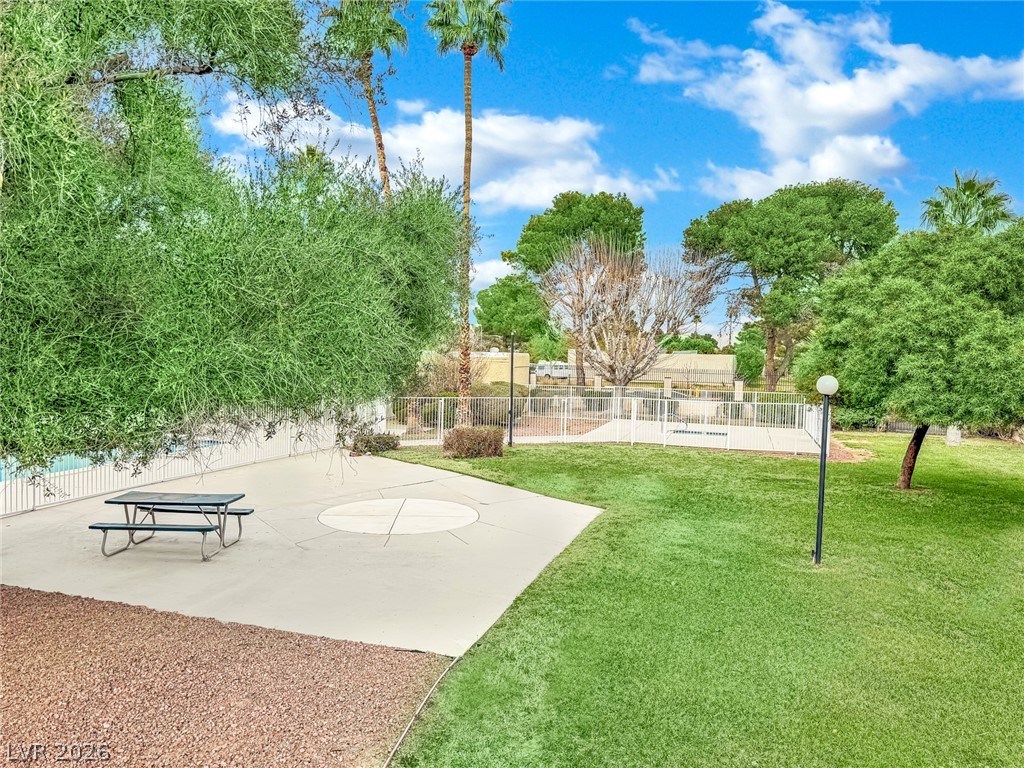 3376 Knollwood Court