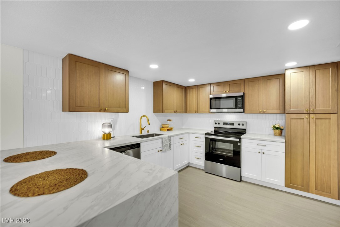 3376 Knollwood Court
