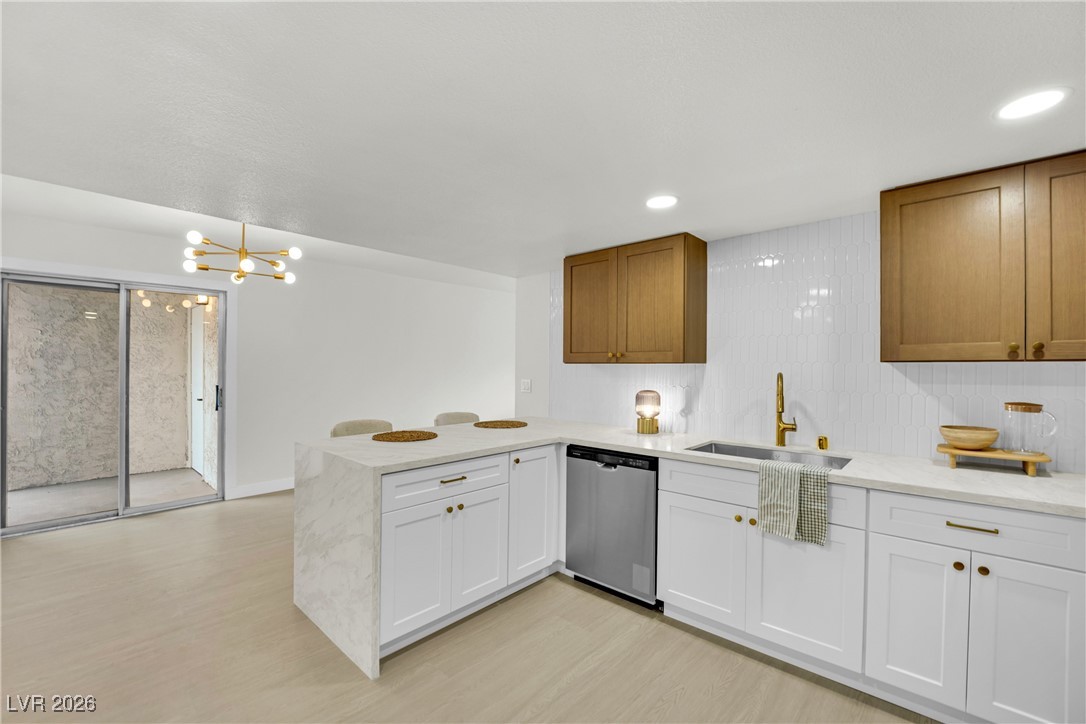 3376 Knollwood Court