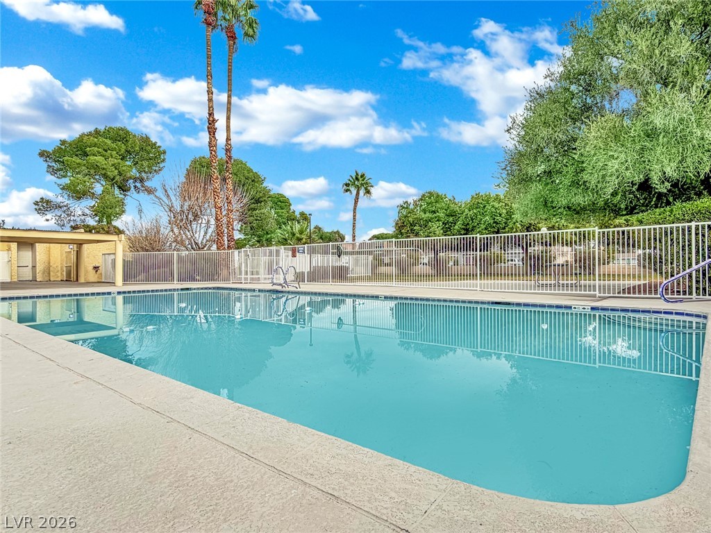 3376 Knollwood Court