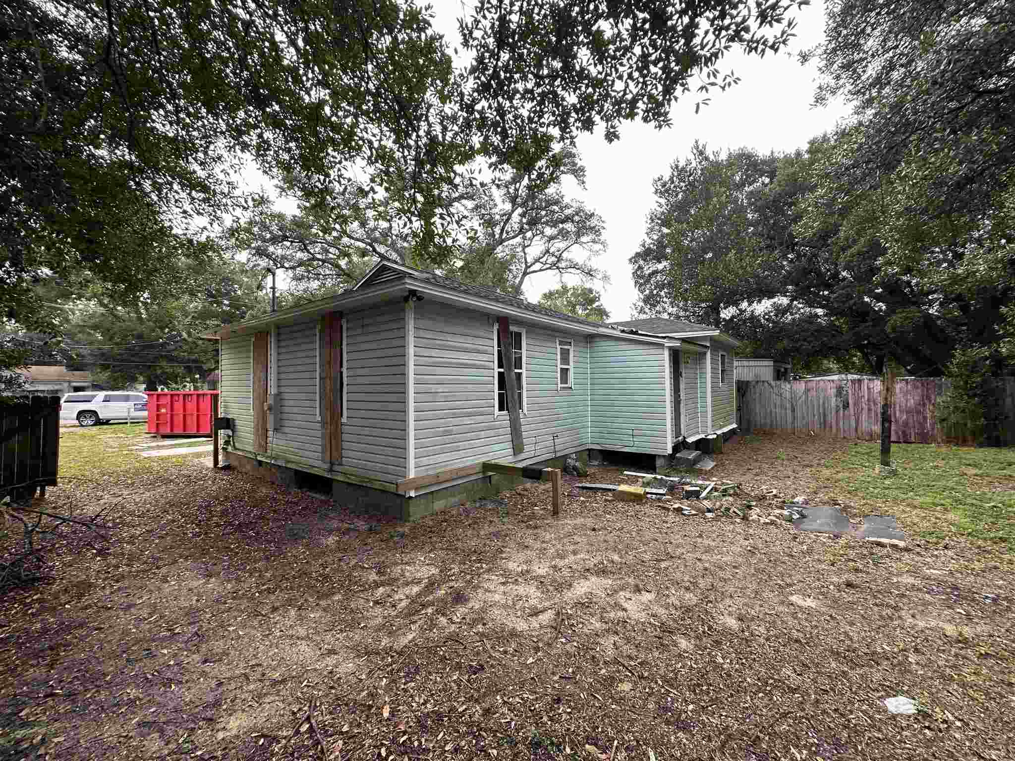 116 Ruberia Ave