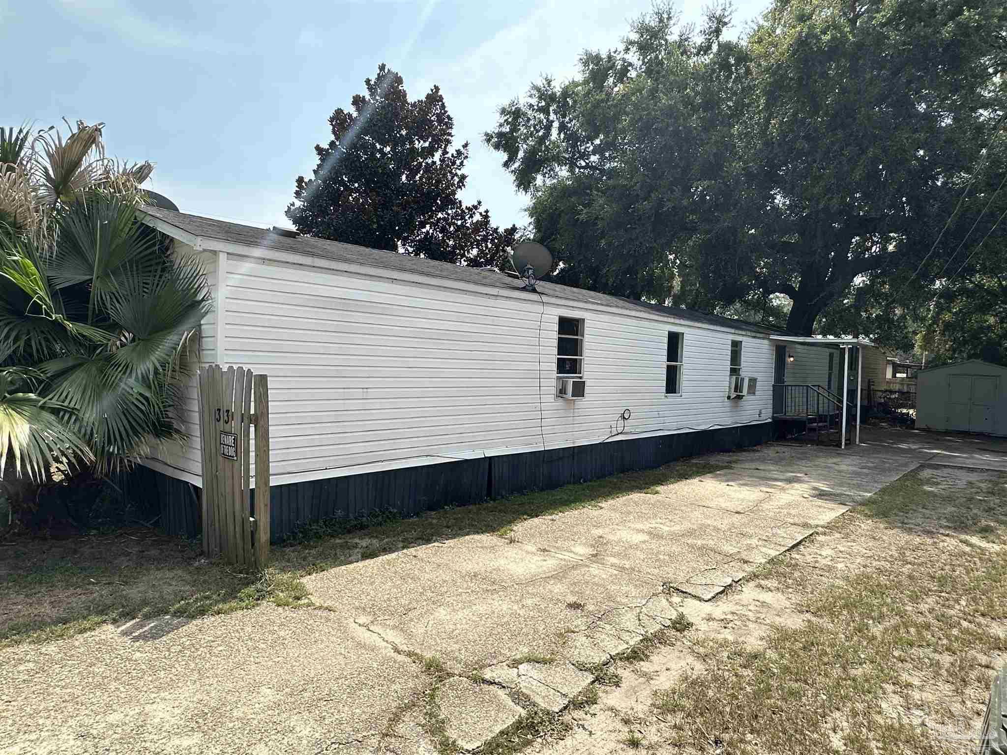 33 Domitilla St