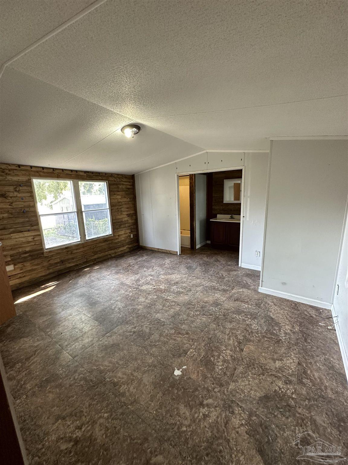 33 Domitilla St