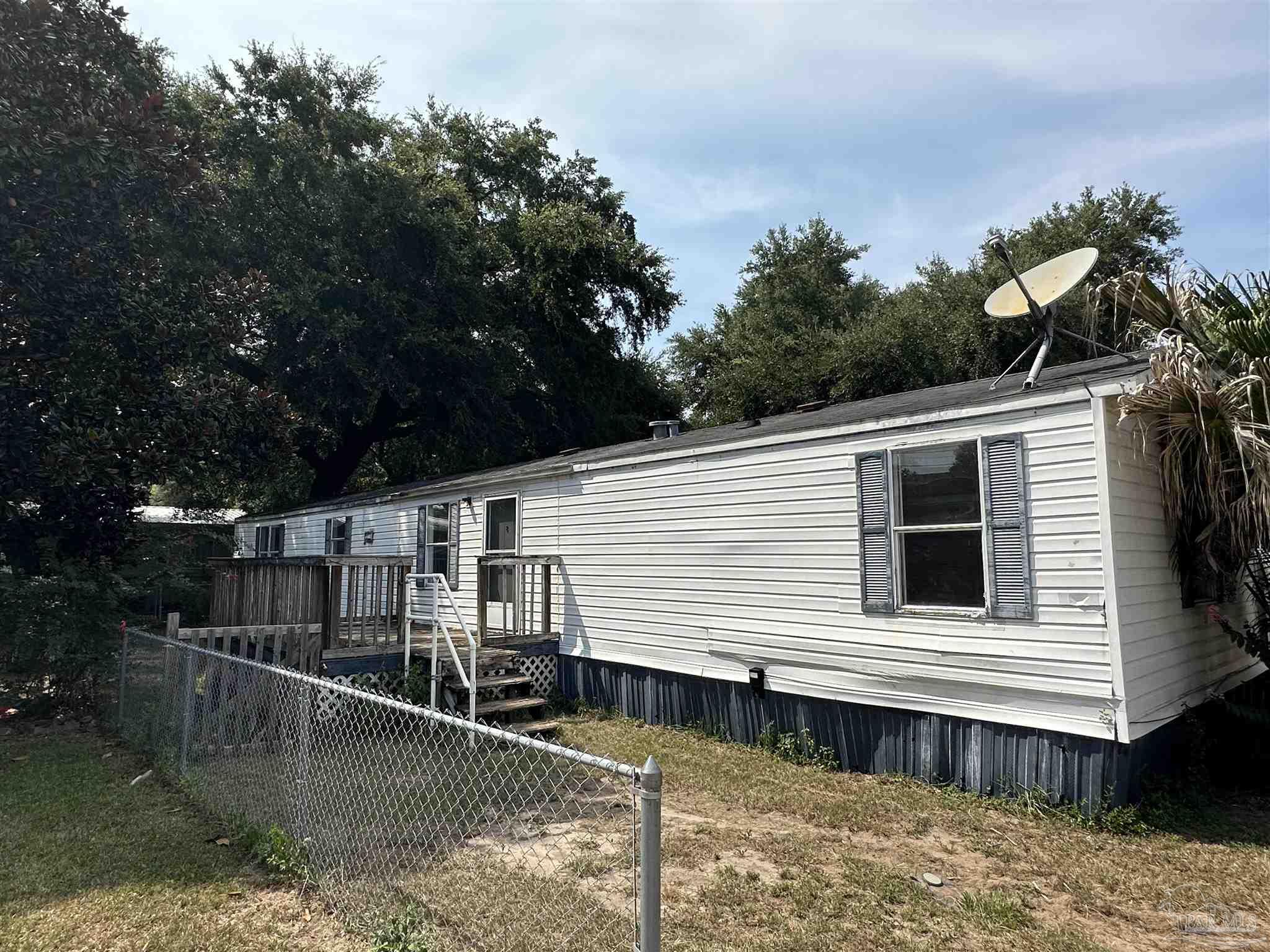 33 Domitilla St
